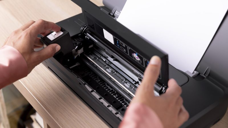 LA MAGIA DEI COLORI: SVELANDO I SEGRETI DEGLI UGELLI DELLE STAMPANTI INKJET